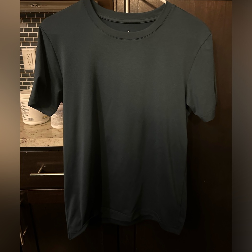 Alo Conquer Shirt Size Small